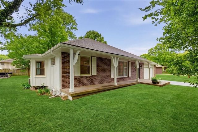 18719 Gateway Drive, Independence, MO 64057