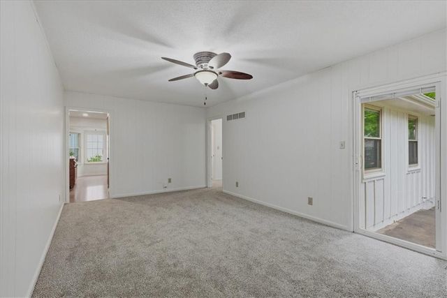 18719 Gateway Drive, Independence, MO 64057