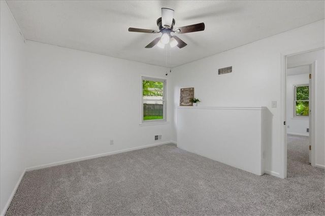 18719 Gateway Drive, Independence, MO 64057