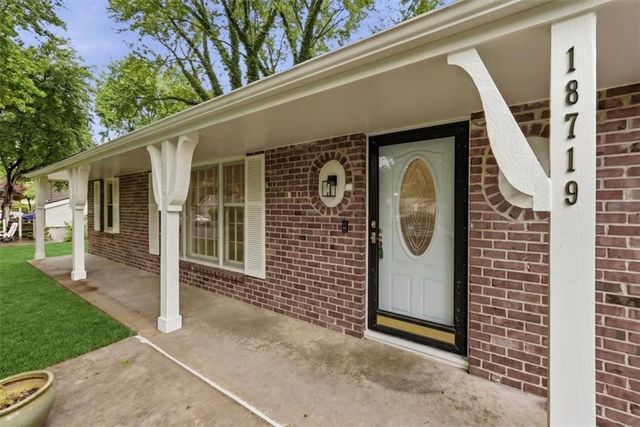 18719 Gateway Drive, Independence, MO 64057