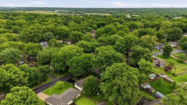 18719 Gateway Drive, Independence, MO 64057