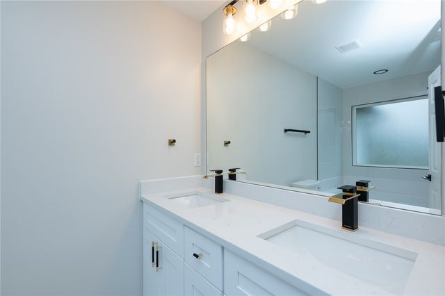 136 Moore Street, Wellford, SC 29385