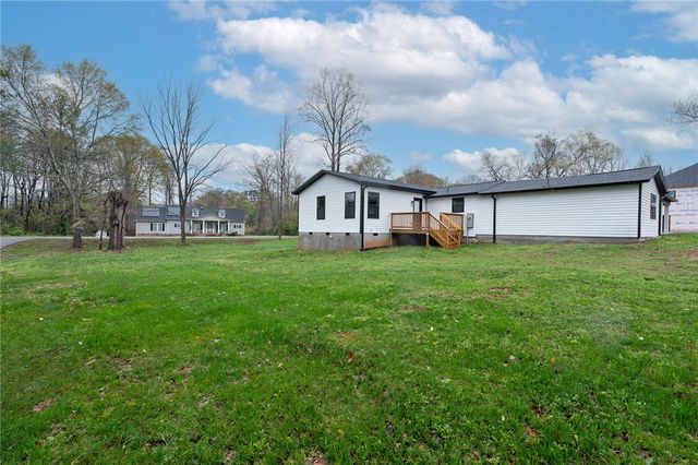 136 Moore Street, Wellford, SC 29385