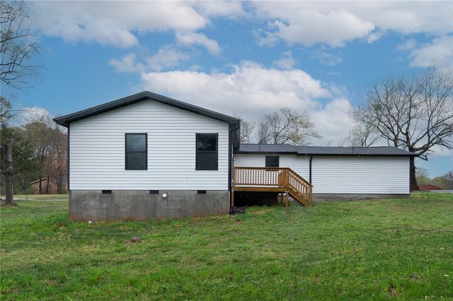 136 Moore Street, Wellford, SC 29385