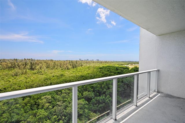 14951 Royal Oaks Ln 1001, North Miami, FL 33181