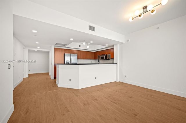 14951 Royal Oaks Ln 1001, North Miami, FL 33181