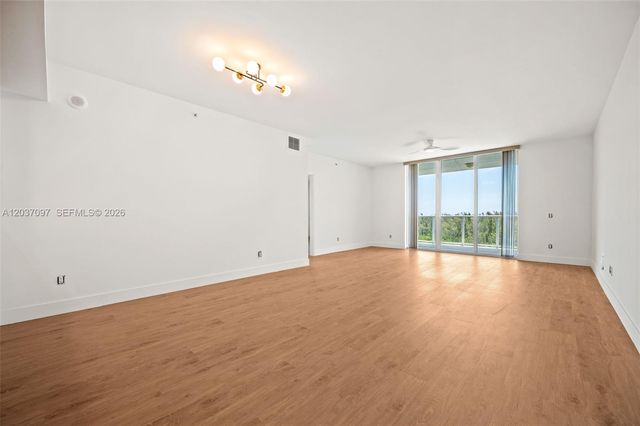 14951 Royal Oaks Ln 1001, North Miami, FL 33181