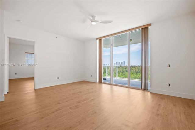 14951 Royal Oaks Ln 1001, North Miami, FL 33181