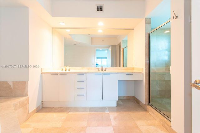 14951 Royal Oaks Ln 1001, North Miami, FL 33181