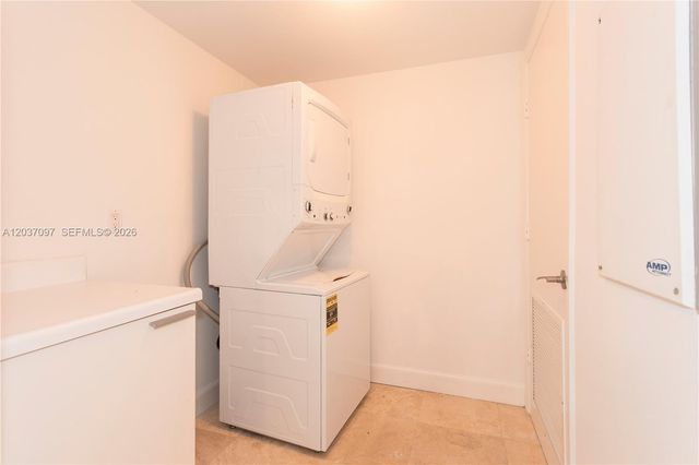 14951 Royal Oaks Ln 1001, North Miami, FL 33181