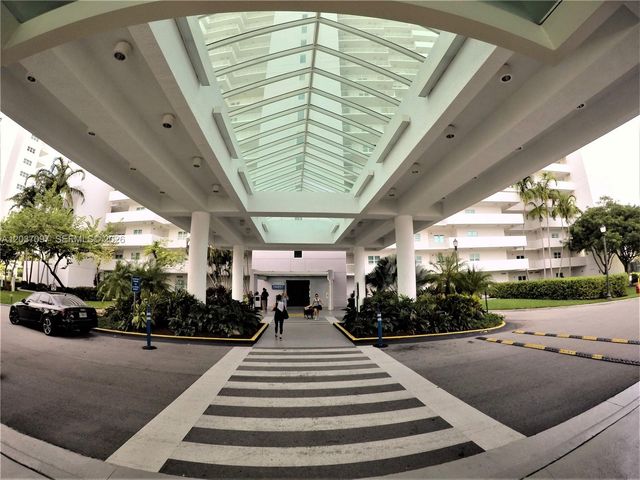 14951 Royal Oaks Ln 1001, North Miami, FL 33181
