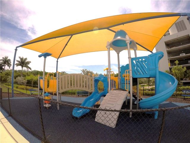 14951 Royal Oaks Ln 1001, North Miami, FL 33181