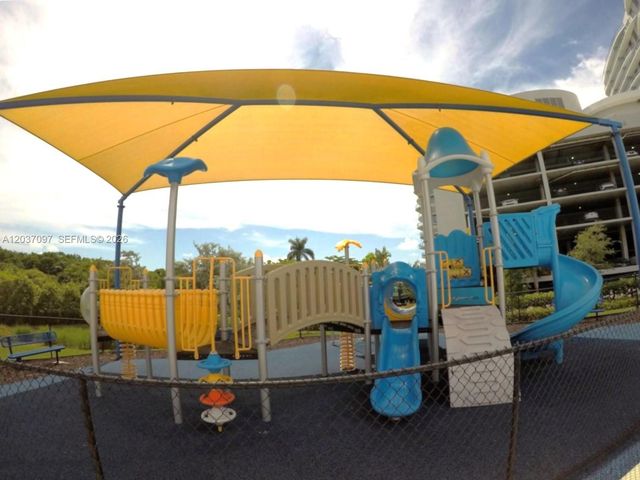 14951 Royal Oaks Ln 1001, North Miami, FL 33181