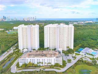 14951 Royal Oaks Ln 1001, North Miami, FL 33181