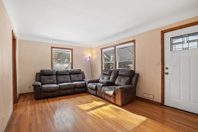 1594 Albemarle Street, Saint Paul, MN 55117