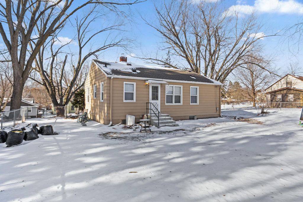 1594 Albemarle Street, Saint Paul, MN 55117