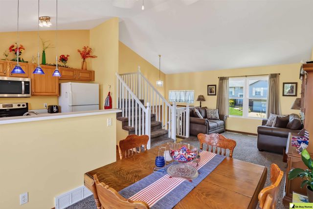 17516 Emiline Street, Omaha, NE 68136