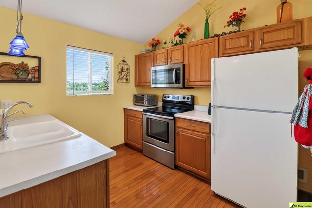 17516 Emiline Street, Omaha, NE 68136