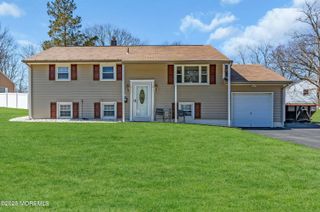 7 Southgate Drive, Howell, NJ 07731