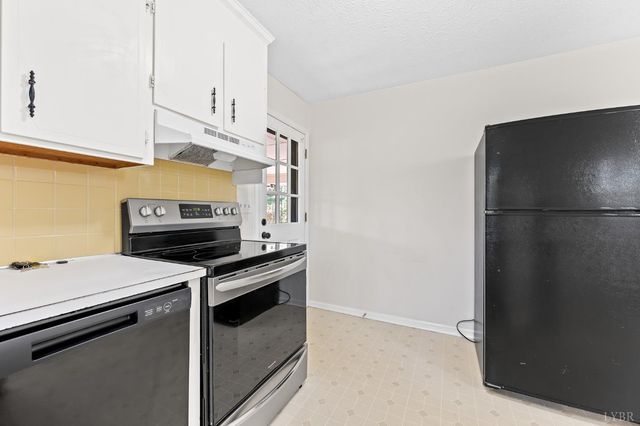 95 Pine Dr, Lynchburg, VA 24502