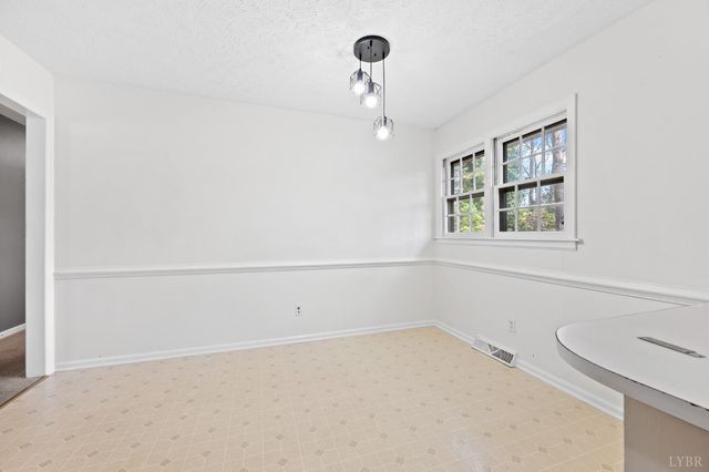 95 Pine Dr, Lynchburg, VA 24502