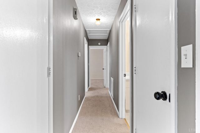 95 Pine Dr, Lynchburg, VA 24502