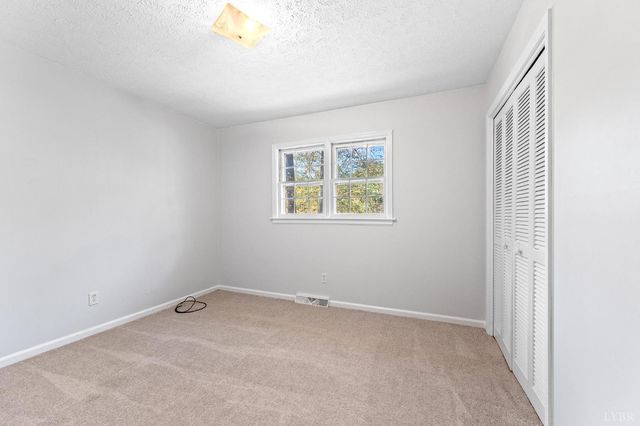 95 Pine Dr, Lynchburg, VA 24502