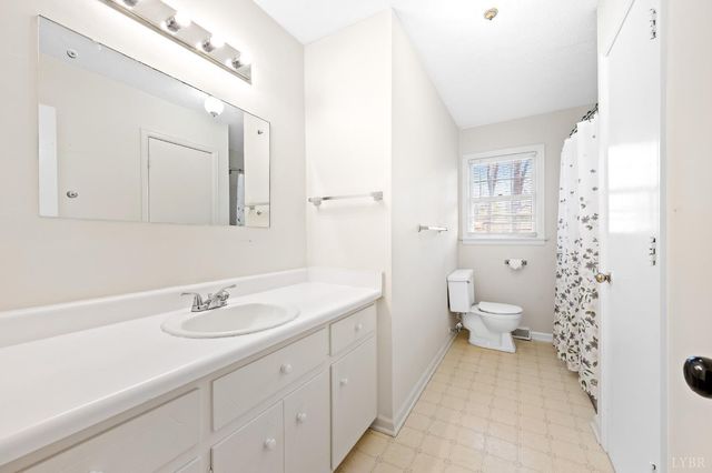 95 Pine Dr, Lynchburg, VA 24502