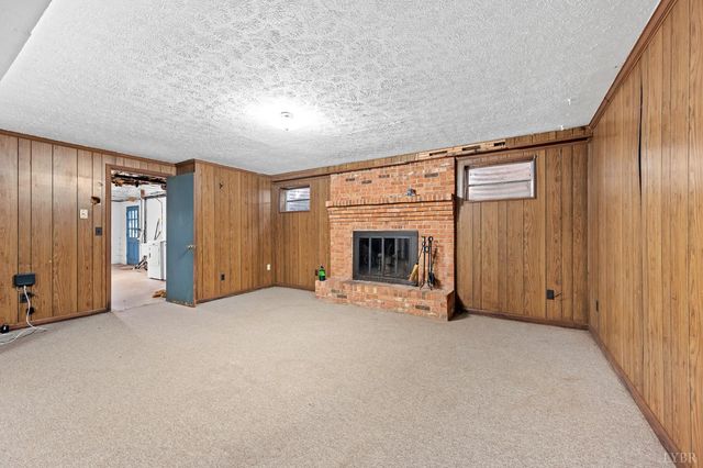 95 Pine Dr, Lynchburg, VA 24502