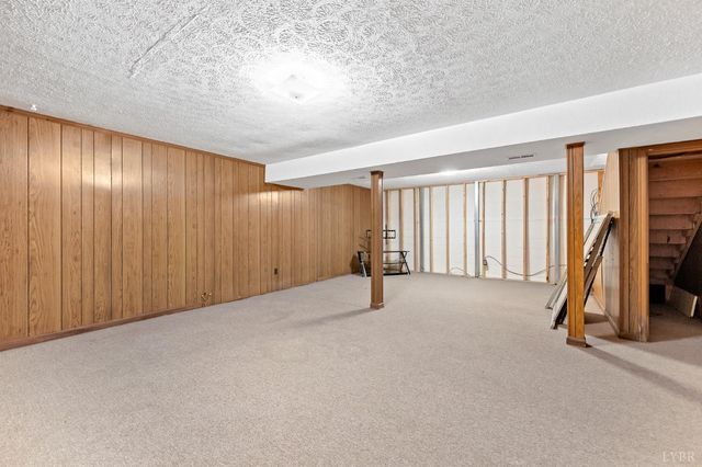 95 Pine Dr, Lynchburg, VA 24502