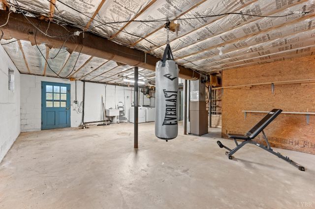 95 Pine Dr, Lynchburg, VA 24502