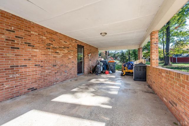 95 Pine Dr, Lynchburg, VA 24502