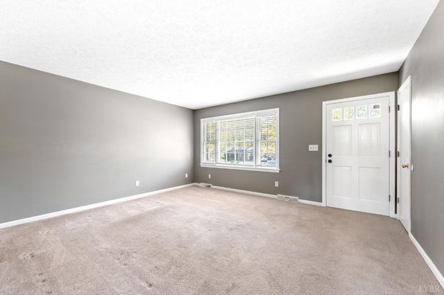 95 Pine Dr, Lynchburg, VA 24502