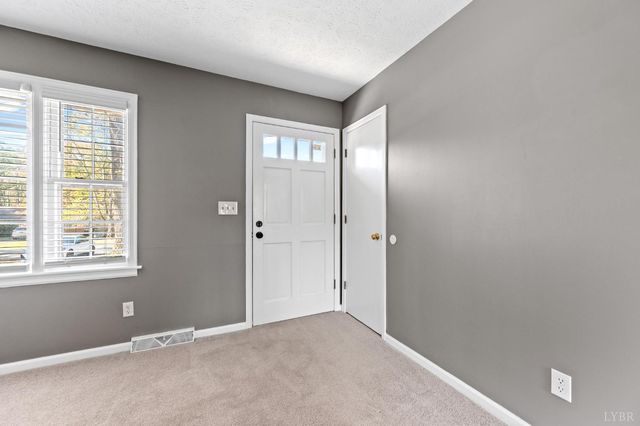 95 Pine Dr, Lynchburg, VA 24502