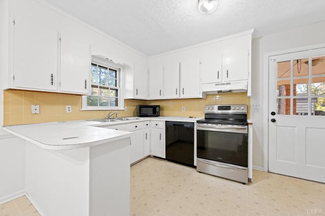 95 Pine Dr, Lynchburg, VA 24502