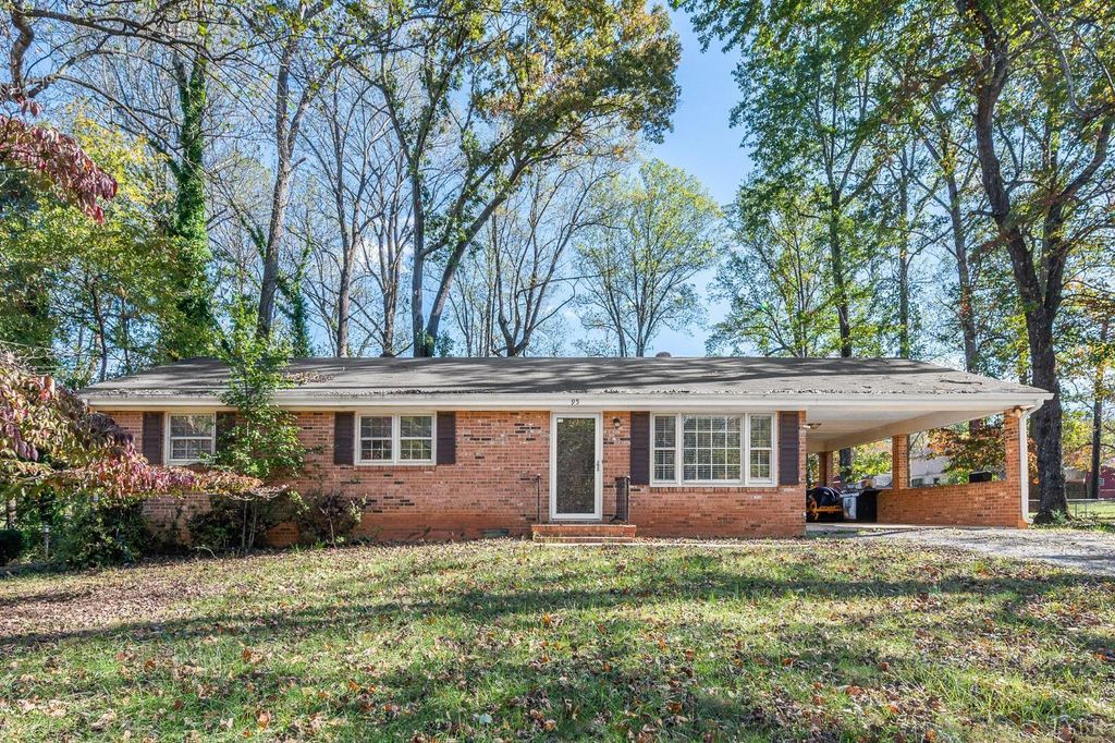 95 Pine Dr, Lynchburg, VA 24502