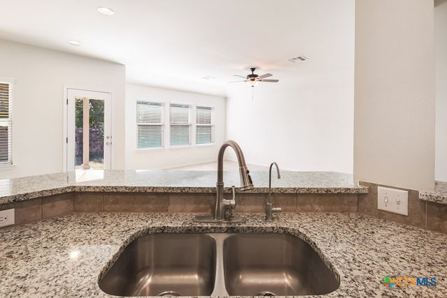 105 Leather Oak Loop, San Marcos, TX 78666