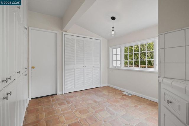 110 110 Moraga Way, Orinda, CA 94563