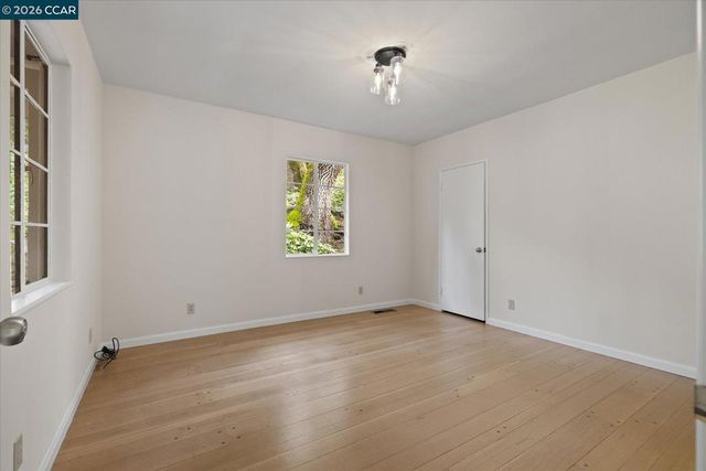 110 110 Moraga Way, Orinda, CA 94563