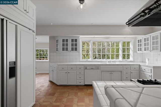 110 110 Moraga Way, Orinda, CA 94563