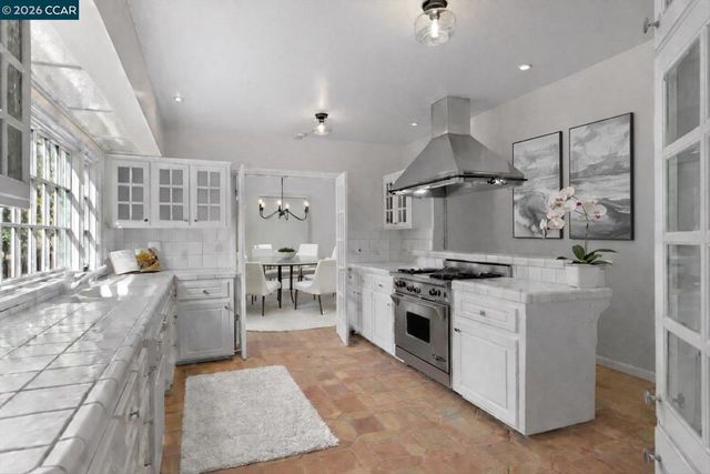 110 110 Moraga Way, Orinda, CA 94563