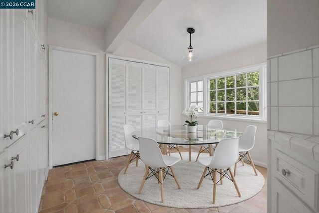 110 110 Moraga Way, Orinda, CA 94563