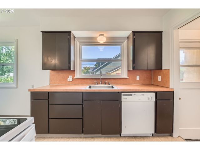 4949 N WILLAMETTE Blvd, Portland, OR 97203