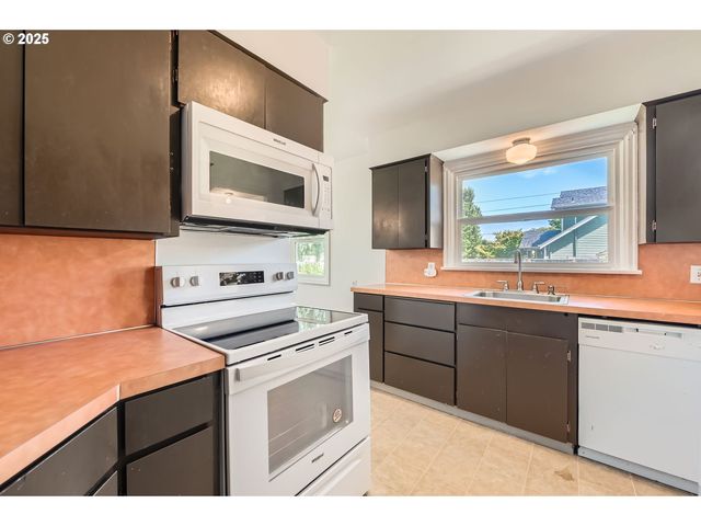4949 N WILLAMETTE Blvd, Portland, OR 97203