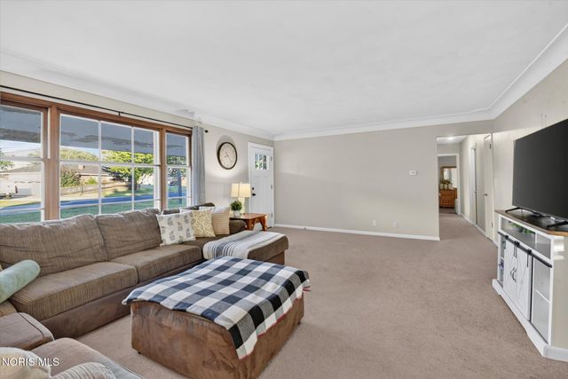 6011 Holliday Drive, Toledo, OH 43611