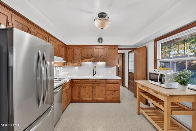 6011 Holliday Drive, Toledo, OH 43611