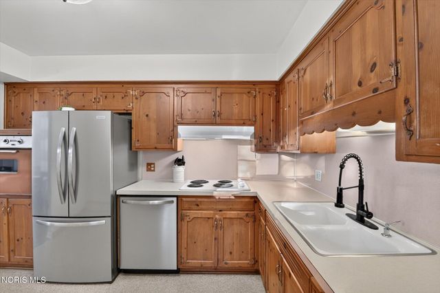 6011 Holliday Drive, Toledo, OH 43611