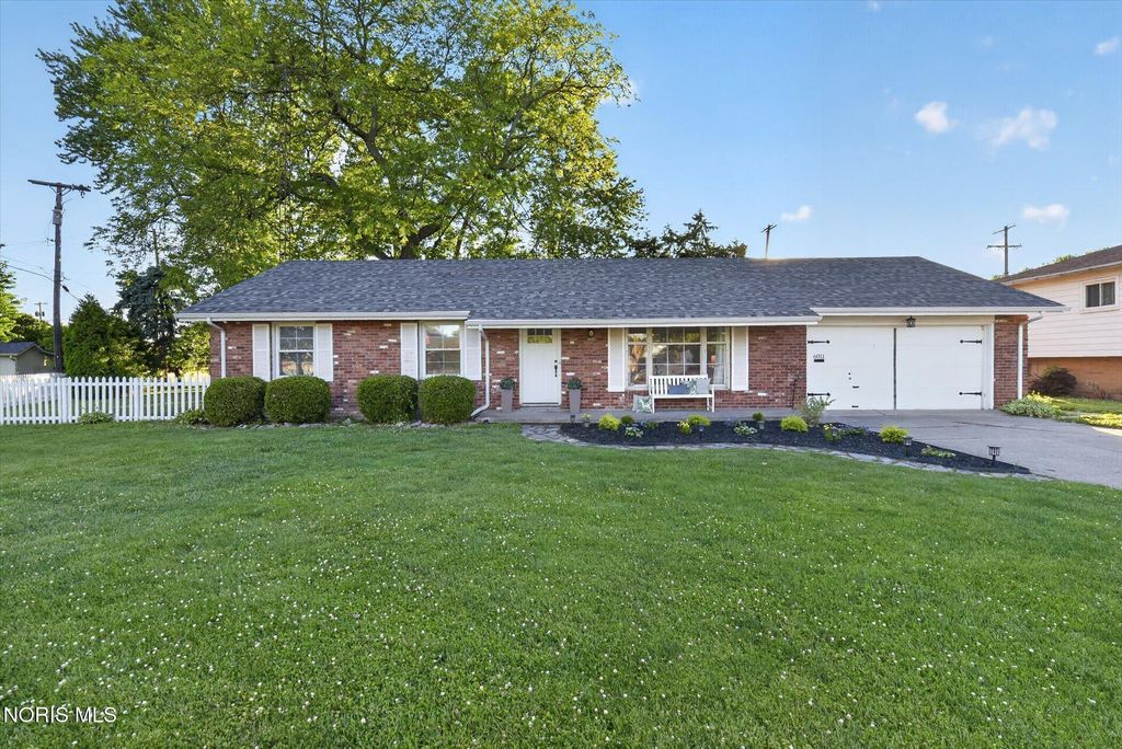 6011 Holliday Drive, Toledo, OH 43611
