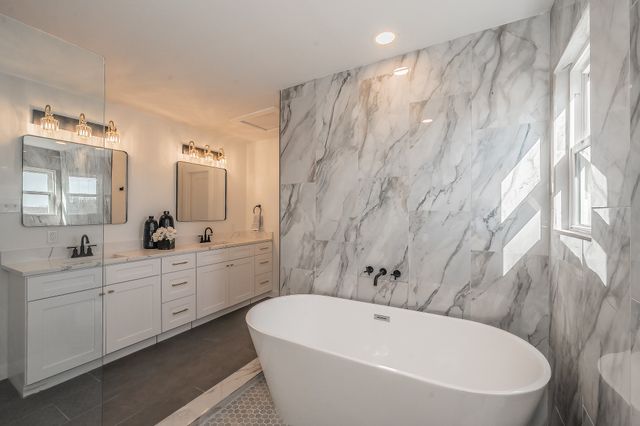 710 Meadow Lake Drive, Lakewood Village, TX 75068