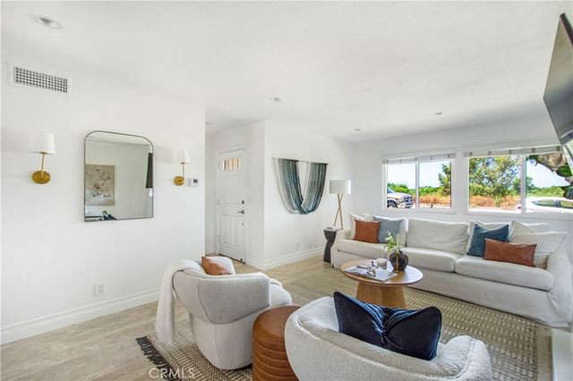 19 Seabird Court, Newport Beach, CA 92663